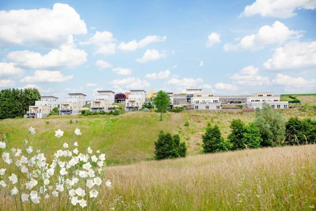 Appartement Gaestetraum Mit Wunderschoenem Ausblick Und Garten à Muhldorf Bei Feldbach Extérieur photo