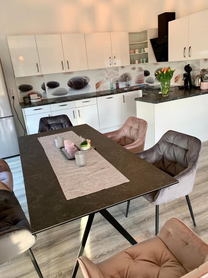 Appartement Gaestetraum Mit Wunderschoenem Ausblick Und Garten à Muhldorf Bei Feldbach Extérieur photo
