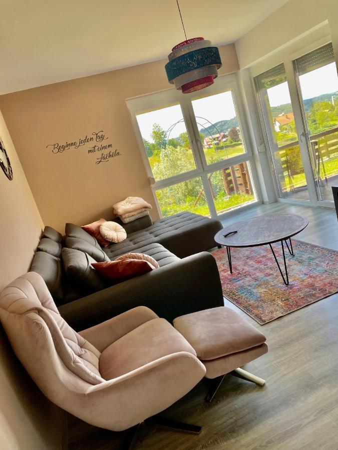 Appartement Gaestetraum Mit Wunderschoenem Ausblick Und Garten à Muhldorf Bei Feldbach Extérieur photo