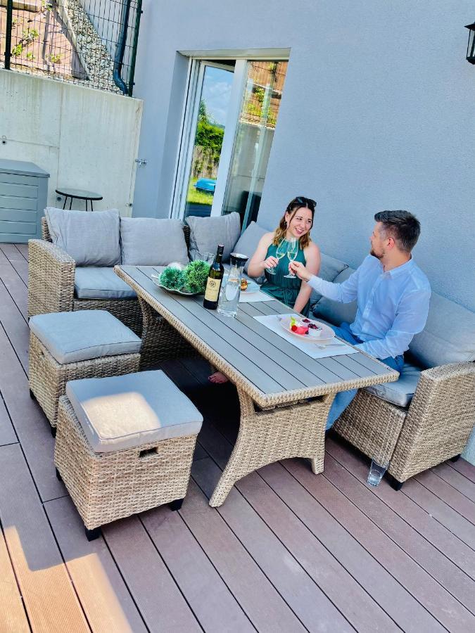 Appartement Gaestetraum Mit Wunderschoenem Ausblick Und Garten à Muhldorf Bei Feldbach Extérieur photo