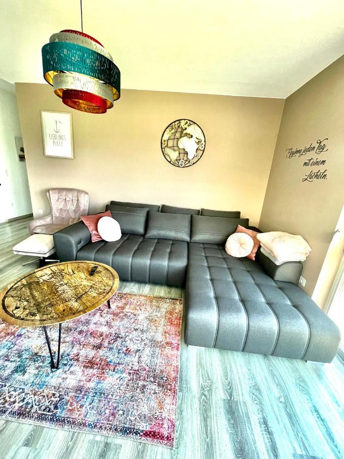 Appartement Gaestetraum Mit Wunderschoenem Ausblick Und Garten à Muhldorf Bei Feldbach Extérieur photo