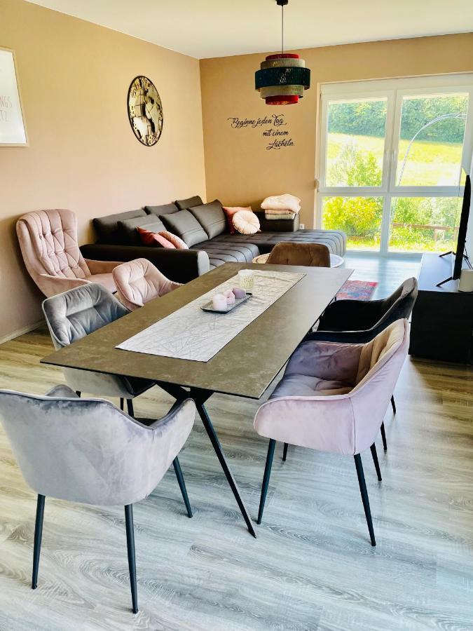 Appartement Gaestetraum Mit Wunderschoenem Ausblick Und Garten à Muhldorf Bei Feldbach Extérieur photo