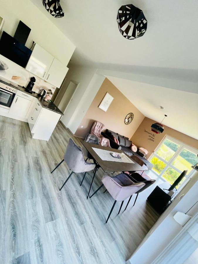 Appartement Gaestetraum Mit Wunderschoenem Ausblick Und Garten à Muhldorf Bei Feldbach Extérieur photo